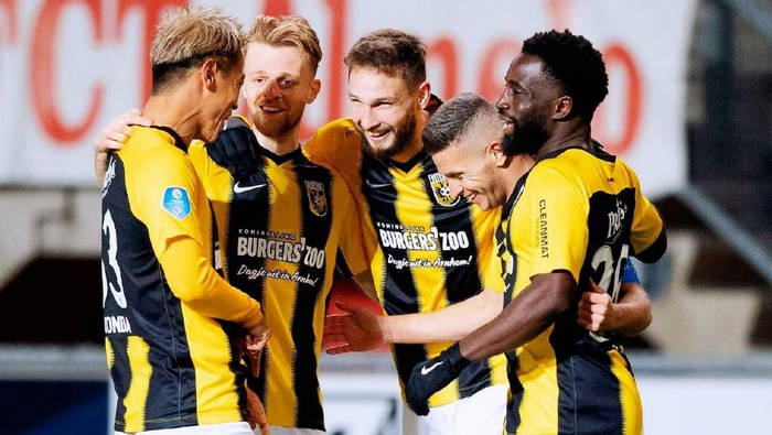 包含国际比赛日法国杯焦点战；武汉三镇状态回暖；震撼外界；轮换策略成焦点的词条