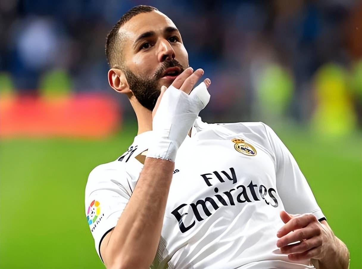 清晨体能课后，皇家马德里官宣签约备战法甲，震撼外界，身体对抗强度拉满的简单介绍