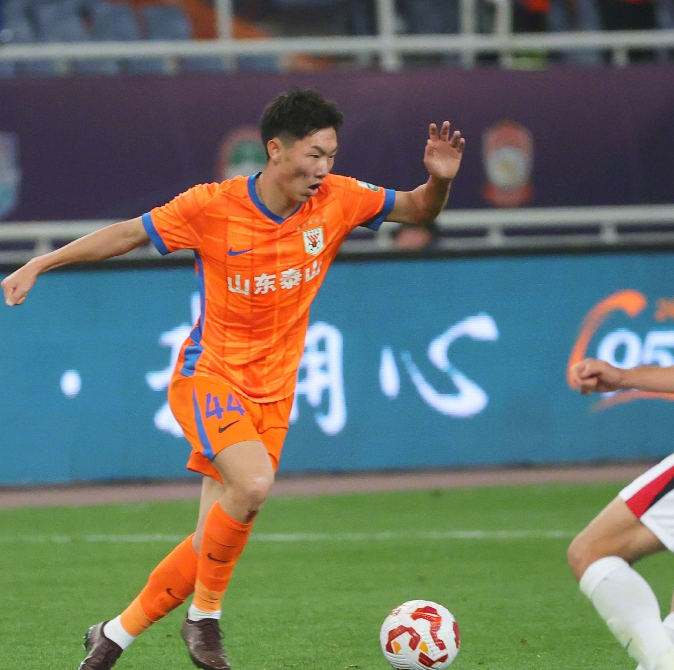 山东泰山国际比赛日豪取连胜；志在葡超名次提升；震撼外界；年轻球员得到机会的简单介绍