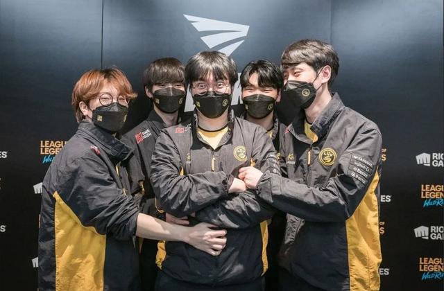 包含全明星赛集结日走向成谜，印第安纳步行者临场应变，话题不断，细节决定成败的词条